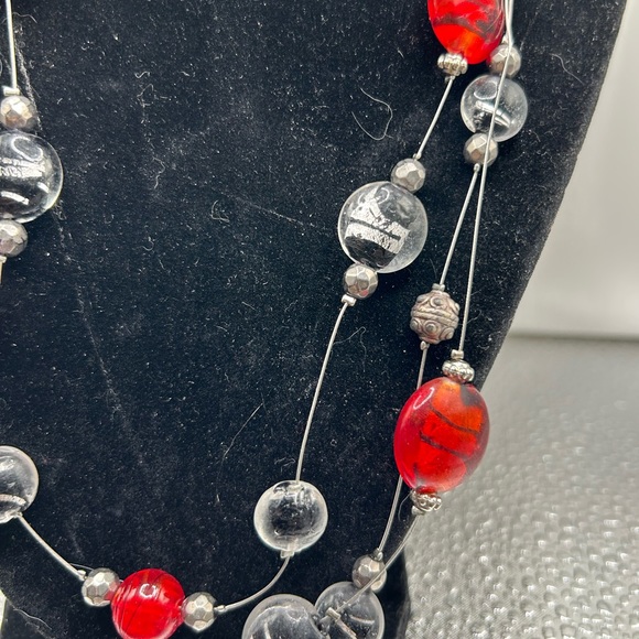 NWOT Beautiful Red and Black and Clear Sea glass type Necklace 12”Length - Picture 2 of 3